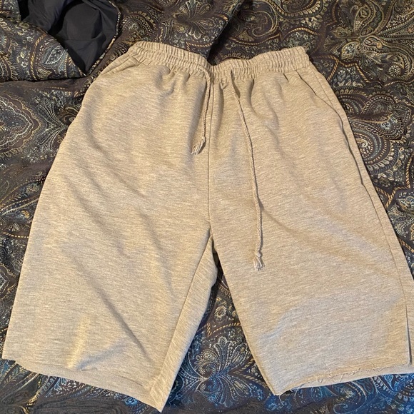 Bermuda Jogger Shorts 💕 - Picture 5 of 6